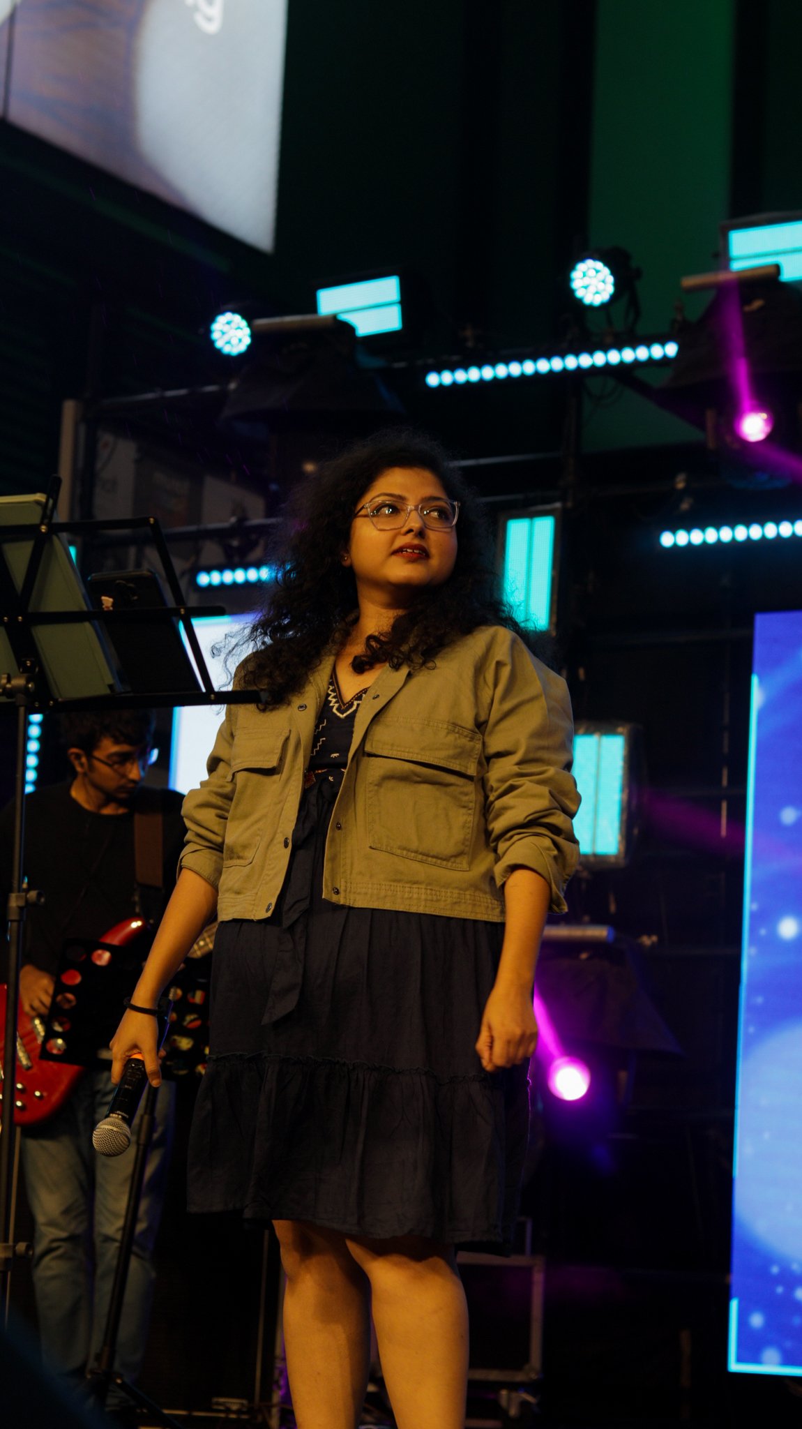 Acoustic duet in an intimate space